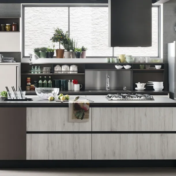 Cucina Moderna Start-Time J 08 con isola in Play Rovere chiaro, Smart Antracite e Colorboard Graffiato chiaro di Veneta Cucine